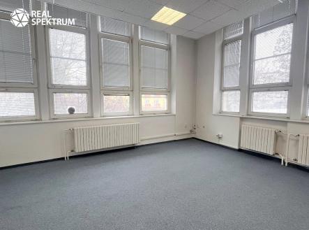 Pronájem kanceláře, 1 200 m²