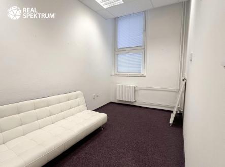 Pronájem kanceláře, 1 200 m²