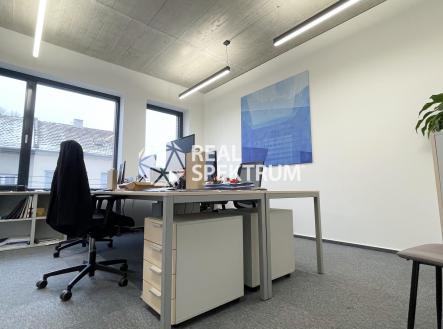 Pronájem - kanceláře, 355 m²