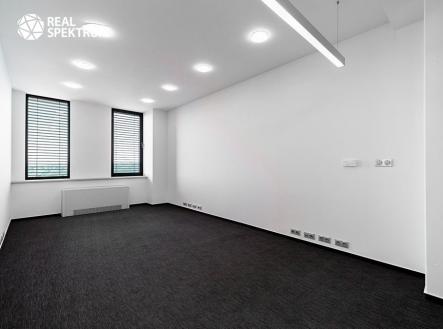 Pronájem kanceláře, 426 m²