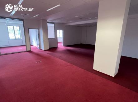 Pronájem kanceláře, 221 m²