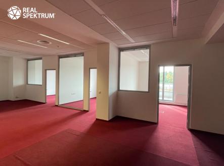 Pronájem kanceláře, 221 m²