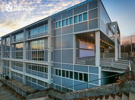 Pronájem kanceláře, 431 m²