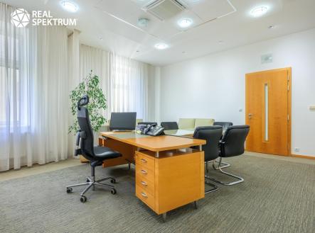 Pronájem kanceláře, 1 708 m²