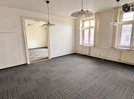 Pronájem kanceláře, 283 m²