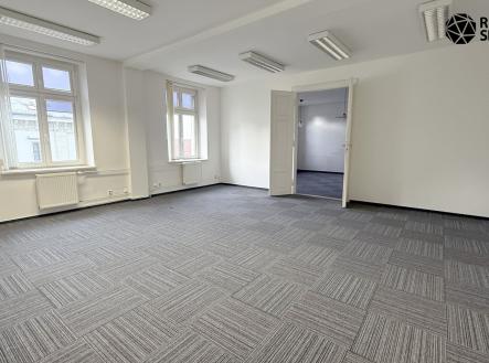 Pronájem kanceláře, 552 m²