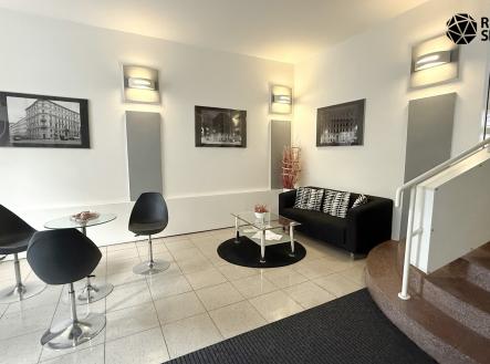 Pronájem kanceláře, 552 m²