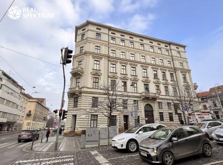 Pronájem kanceláře, 552 m²