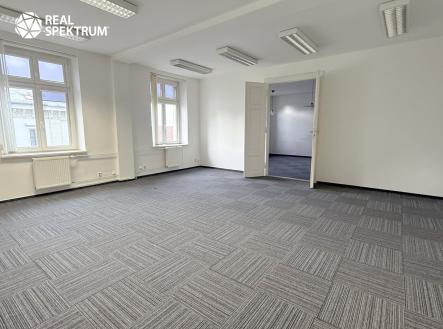 Pronájem kanceláře, 552 m²
