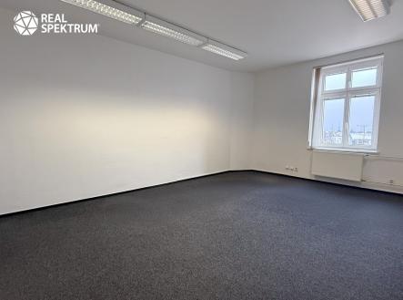 Pronájem kanceláře, 552 m²