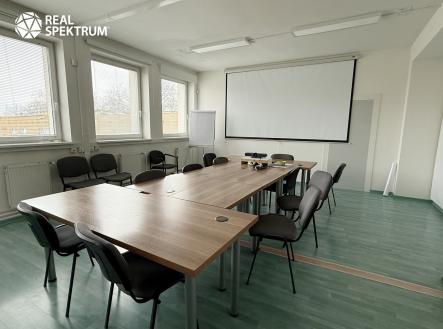 Pronájem kanceláře, 370 m²