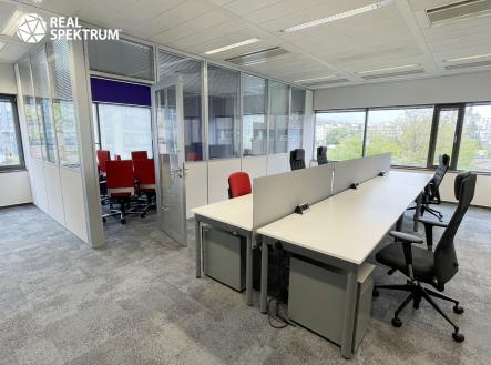 Pronájem kanceláře, 872 m²