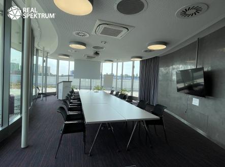 Pronájem kanceláře, 2 154 m²