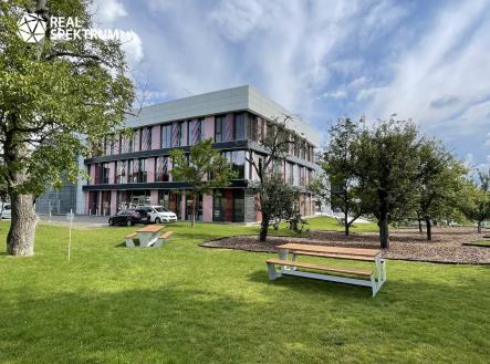 Pronájem kanceláře, 2 154 m²