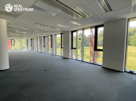 Pronájem kanceláře, 2 154 m²