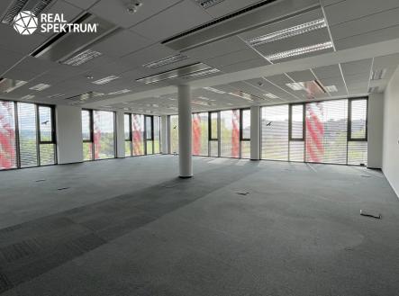 Pronájem kanceláře, 572 m²