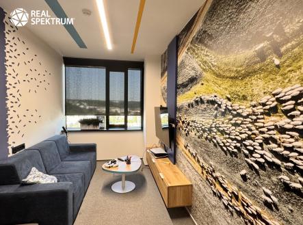 Pronájem kanceláře, 502 m²