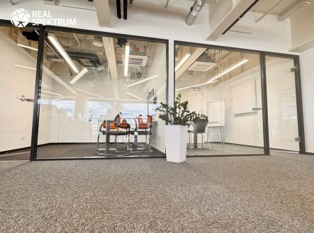 Pronájem kanceláře, 983 m²