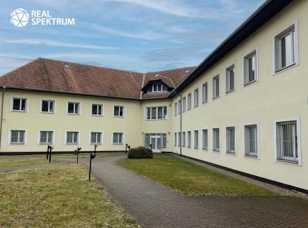 Pronájem kanceláře, 1 165 m²