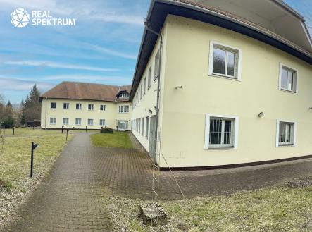 Pronájem kanceláře, 1 165 m²