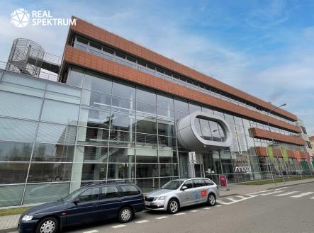 Pronájem kanceláře, 450 m²