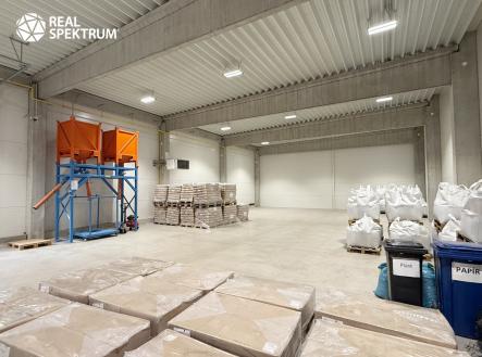 Prodej - komerční objekt, sklad, 1 679 m²