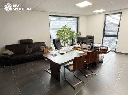 Prodej - komerční objekt, sklad, 1 679 m²