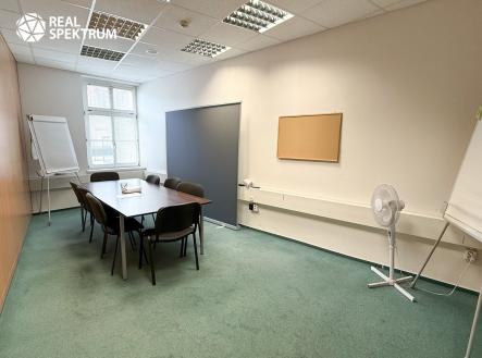 Pronájem kanceláře, 227 m²