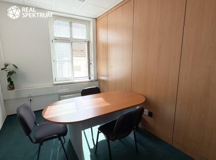 Pronájem kanceláře, 227 m²