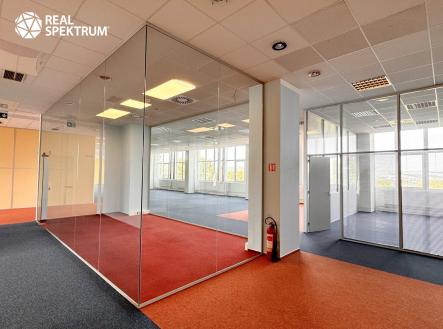 Pronájem kanceláře, 626 m²