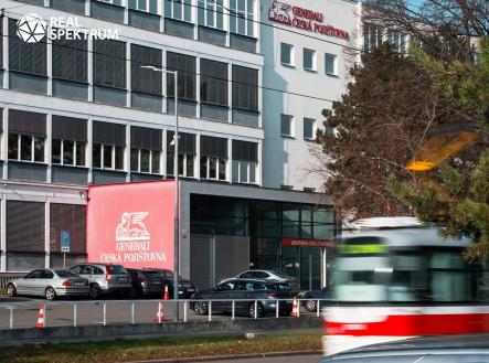 Pronájem kanceláře, 2 530 m²