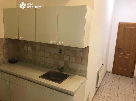 Pronájem kanceláře, 90 m²