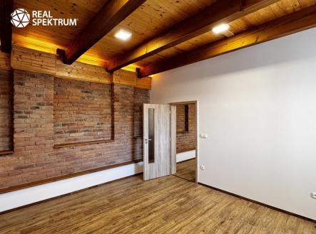 Pronájem kanceláře, 124 m²