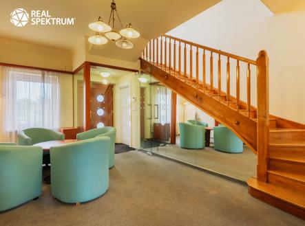 Pronájem kanceláře, 437 m²