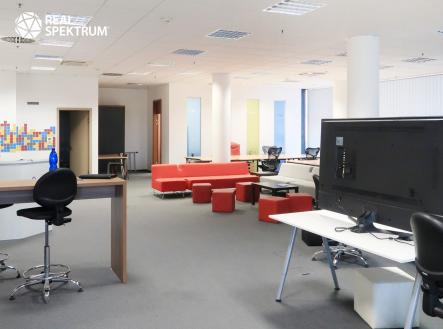 Pronájem kanceláře, 302 m²