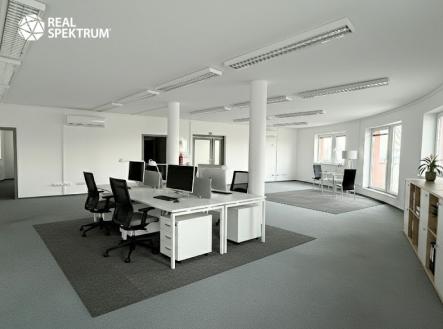 Pronájem kanceláře, 100 m²