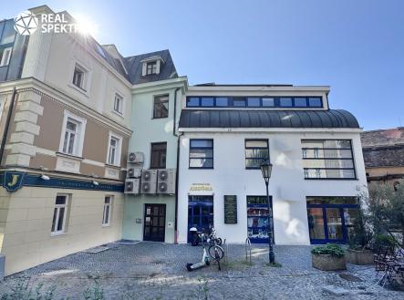 Prodej nájemního domu, 915 m²