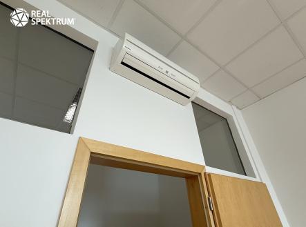 Pronájem kanceláře, 204 m²