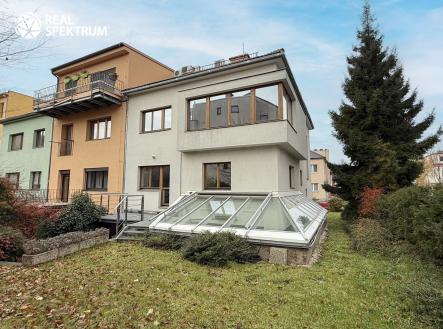 Pronájem kanceláře, 350 m²