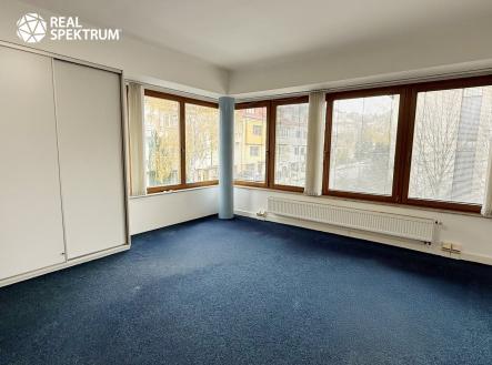 Pronájem kanceláře, 350 m²