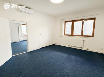 Pronájem kanceláře, 350 m²