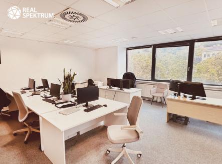 Pronájem kanceláře, 136 m²