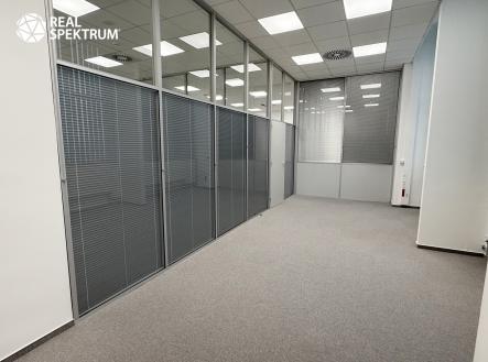 Pronájem kanceláře, 100 m²