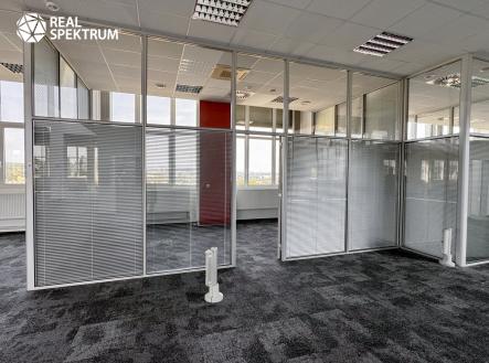 Pronájem kanceláře, 200 m²