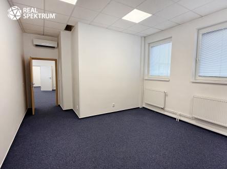 Pronájem kanceláře, 70 m²