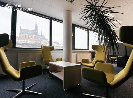 Pronájem kanceláře, 272 m²