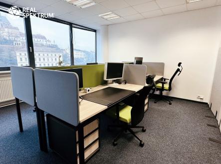 Pronájem kanceláře, 272 m²