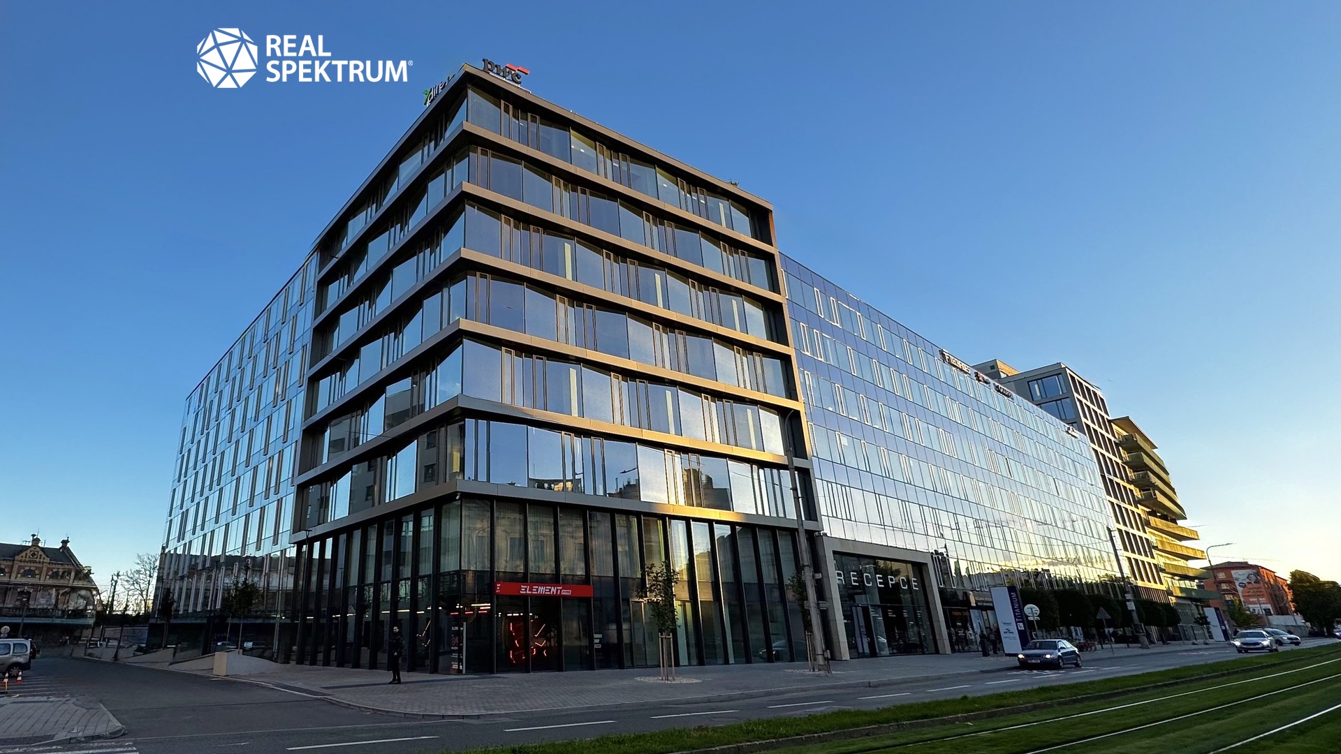 18 - SKYLIGHT X Budova