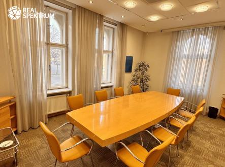 Pronájem kanceláře, 307 m²