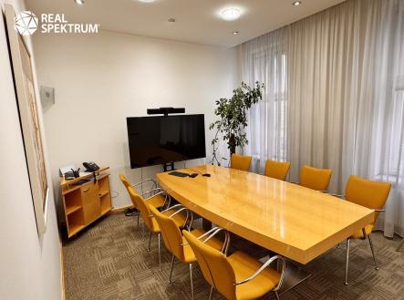 Pronájem kanceláře, 307 m²